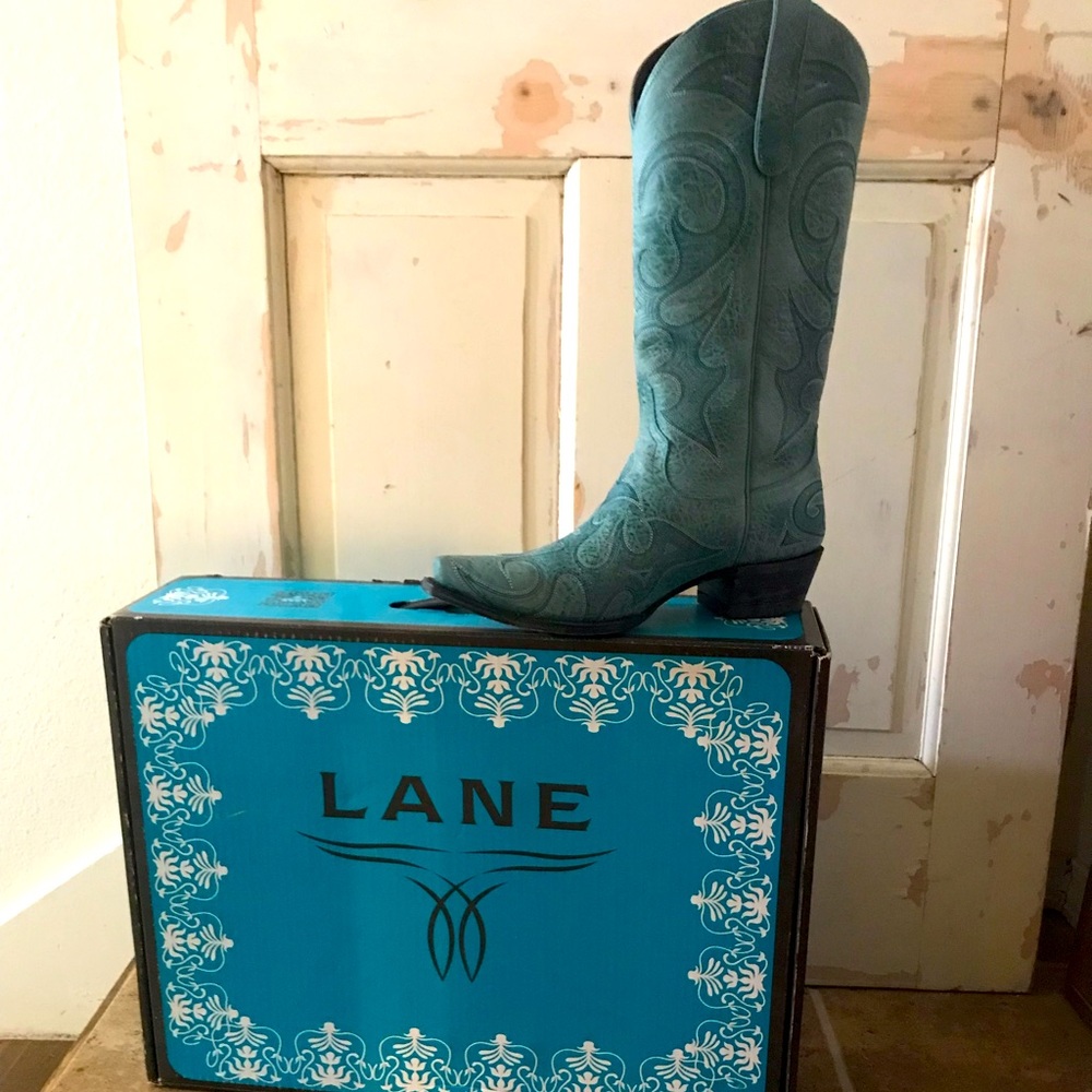 Women Lane Boots turquoise color size 8   Pull on